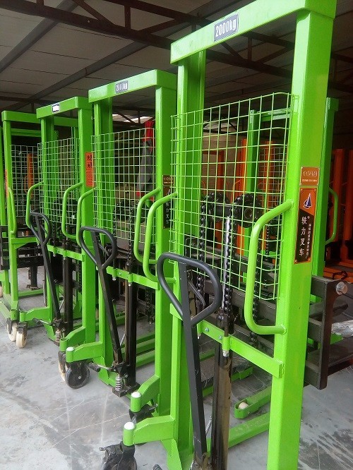 手動(dòng)液壓堆高車的使用 手動(dòng)液壓堆高車的使用