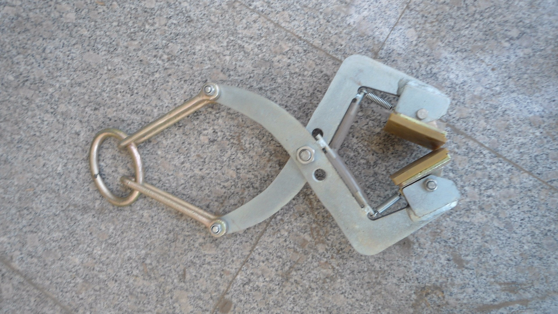 加重加厚S型大理石板吊具/玻璃夾具-河北東圣吊索具制造有限公司-石材夾具_(dá)小型攪拌機(jī)_手動(dòng)叉車(chē)_液壓堆高車(chē)