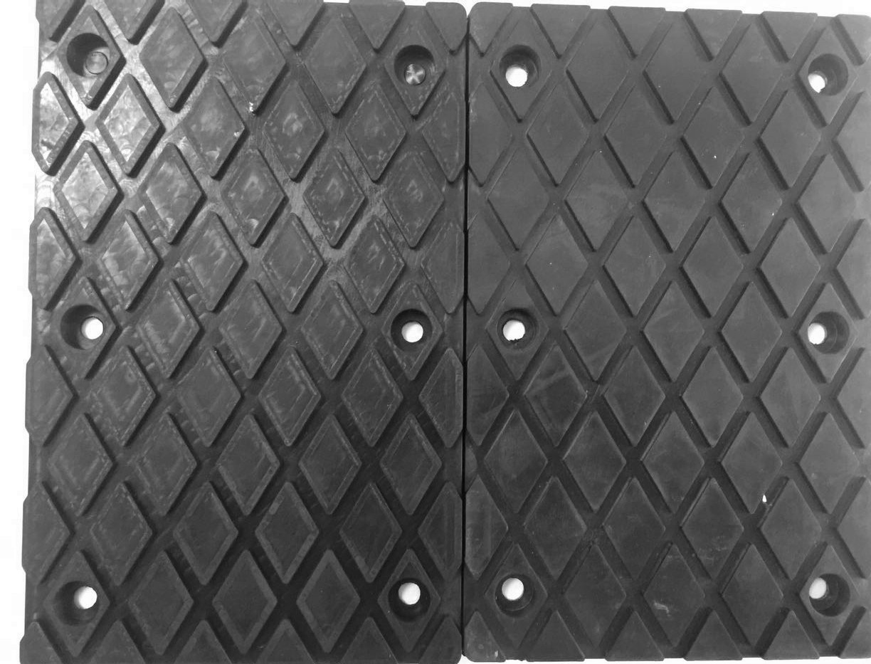 石材吊夾具配備橡膠夾皮實(shí)物照片--河北東圣吊索具制造有限公司--小型攪拌機(jī)|石材夾具|液壓堆高車|手動叉車 石材吊夾具配備橡膠夾皮實(shí)物照片--河北東圣吊索具制造有限公司--小型攪拌機(jī)|石材夾具|液壓堆高車|手動叉車