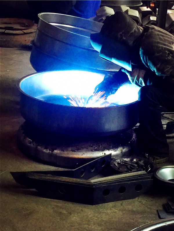 小型攪拌機(jī)內(nèi)部焊接技術(shù),保證無(wú)縫焊接--河北東圣吊索具制造有限公司--小型攪拌機(jī)|石材夾具|液壓堆高車|手動(dòng)叉車 小型攪拌機(jī)內(nèi)部焊接技術(shù),保證無(wú)縫焊接--河北東圣吊索具制造有限公司--小型攪拌機(jī)|石材夾具|液壓堆高車|手動(dòng)叉車