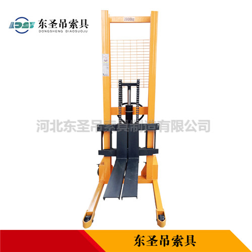 液壓堆高車使用輕巧便捷與設計方案何關系？--河北東圣吊索具制造有限公司--小型攪拌機|石材夾具|液壓堆高車|手動叉車
