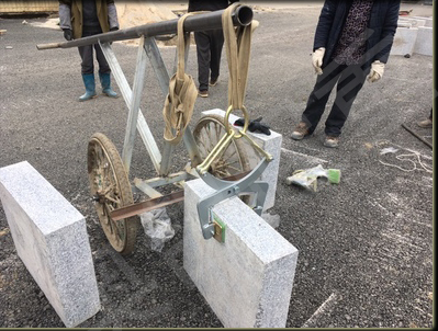 吊裝帶輔助石材吊夾搬運路沿石作業(yè)現(xiàn)場--河北東圣吊索具制造有限公司--石材夾具|小型攪拌機|液壓堆高車|手動叉車 吊裝帶輔助石材吊夾搬運路沿石作業(yè)現(xiàn)場--河北東圣吊索具制造有限公司--石材夾具|小型攪拌機|液壓堆高車|手動叉車